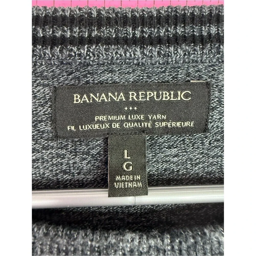 Banana Republic Men’s Heather Gray Crewneck Sweater premium luxe yarn